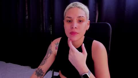 Snapshot of laura_r23 chatting on September 2025 03:13:01 PM Laura Rose online show from September 2025 03:13:01 PM