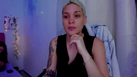 Snapshot of laura_r23 chatting on September 2025 02:16:02 AM Laura Rose online show from September 2025 02:16:02 AM