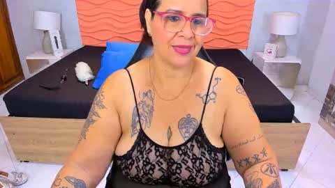 Snapshot of laura_riley chatting on March 2026 11:21:01 AM Laura online show from March 2026 11:21:01 AM