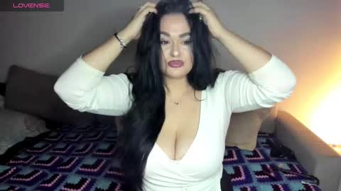 Laura online show from October 2025 02:28:01 PM