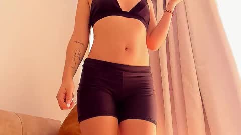 Snapshot of laura_soe chatting on January 2026 06:02:02 PM LAURA SOE online show from January 2026 06:02:02 PM