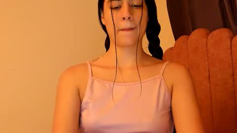 Snapshot of laura_soe chatting on February 2026 10:41:01 PM LAURA SOE online show from February 2026 10:41:01 PM
