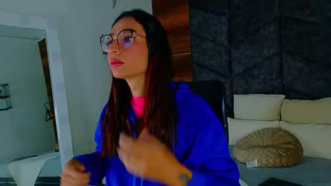 lauraagomezz__ online show from October 2025 11:44:02 AM