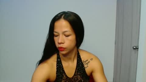 lauracb          online show from November 2025 09:44:02 AM