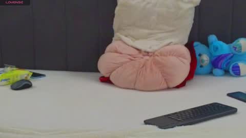 Snapshot of lauradelight chatting on March 2026 08:06:02 AM NatalieDelight online show from March 2026 08:06:02 AM