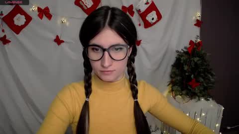 Snapshot of lauradre_ chatting on December 2024 11:04:02 AM Laura online show from December 2024 11:04:02 AM