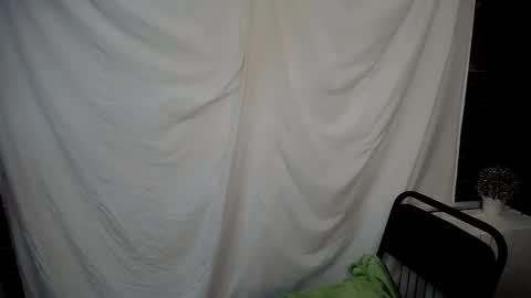 Snapshot of lauradre_ chatting on February 2025 11:17:02 AM Laura online show from February 2025 11:17:02 AM