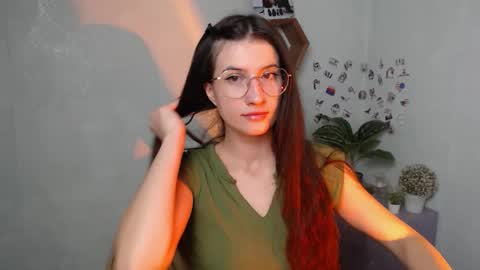 Snapshot of lauradre_ chatting on October 2025 06:00:02 AM Laura online show from October 2025 06:00:02 AM