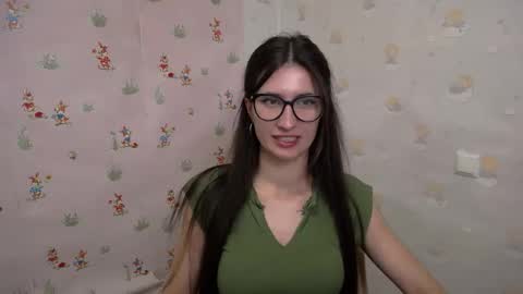 Snapshot of lauradre_ chatting on October 2025 08:22:02 AM Laura online show from October 2025 08:22:02 AM
