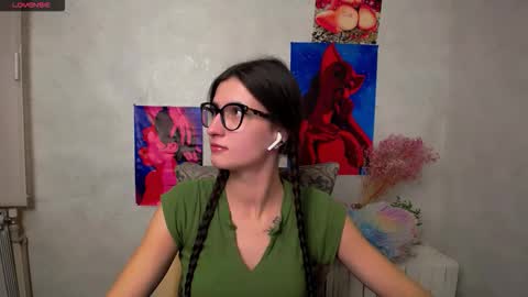 Snapshot of lauradre_ chatting on October 2025 07:52:01 AM Laura online show from October 2025 07:52:01 AM