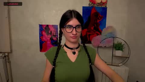 Snapshot of lauradre_ chatting on October 2025 05:33:01 AM Laura online show from October 2025 05:33:01 AM