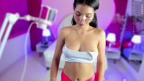 Snapshot of lauramartin1 chatting on January 2025 12:27:01 AM Laura MartinGMT-5 2200-0600 online show from January 2025 12:27:01 AM