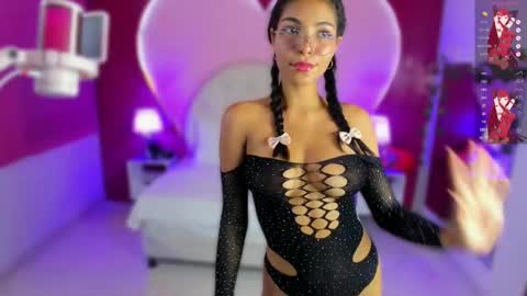 Snapshot of lauramartin1 chatting on February 2025 12:41:01 AM Laura MartinGMT-5 2200-0600 online show from February 2025 12:41:01 AM