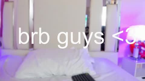 Snapshot of lauramartin1 chatting on March 2025 07:25:02 AM Laura MartinGMT-5 2200-0600 online show from March 2025 07:25:02 AM