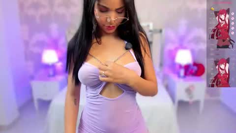 Snapshot of lauramartin1 chatting on November 2025 11:59:02 PM Laura MartinGMT-5 2200-0600 online show from November 2025 11:59:02 PM