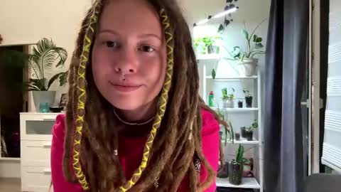 Snapshot of lauramezey chatting on July 2026 05:01:01 PM Cassy online show from July 2026 05:01:01 PM