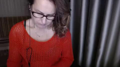 Lauraoven1 online show from November 2025 05:12:01 PM