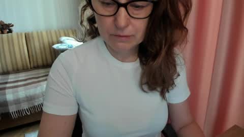 Snapshot of lauraoven1 chatting on March 2026 06:52:01 AM Lauraoven1 online show from March 2026 06:52:01 AM