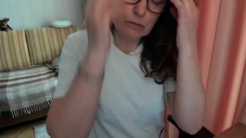 Snapshot of lauraoven1 chatting on April 2026 06:44:02 AM Lauraoven1 online show from April 2026 06:44:02 AM