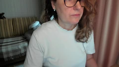 Snapshot of lauraoven1 chatting on April 2026 07:28:01 AM Lauraoven1 online show from April 2026 07:28:01 AM