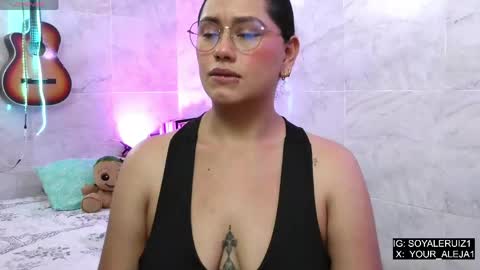 Snapshot of lauraruiz1 chatting on May 2026 01:11:02 AM Aleja online show from May 2026 01:11:02 AM