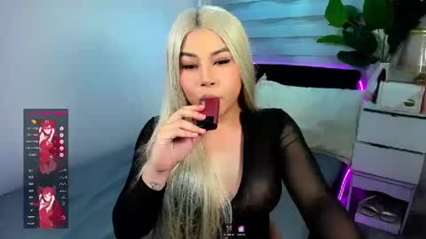 Snapshot of laurasinclair chatting on December 2024 08:18:01 AM Your sweet Laura online show from December 2024 08:18:01 AM