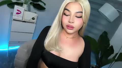 Snapshot of laurasinclair chatting on March 2025 03:15:02 PM Your sweet Laura online show from March 2025 03:15:02 PM