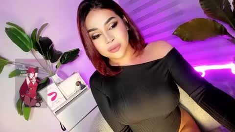 Snapshot of laurasinclair chatting on March 2025 05:02:01 AM Your sweet Laura online show from March 2025 05:02:01 AM