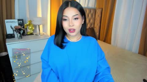 Snapshot of laurasinclair chatting on October 2025 04:06:02 PM Your sweet Laura online show from October 2025 04:06:02 PM