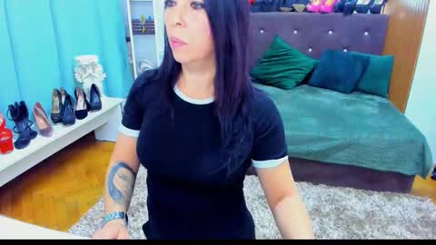 Laura online show from October 2025 03:14:02 AM