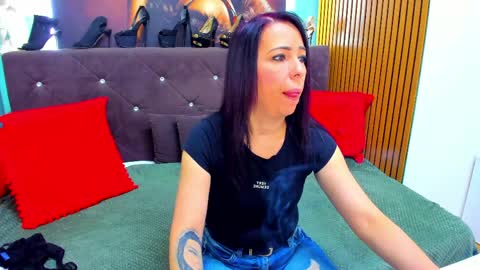 Snapshot of laurasinfull chatting on June 2026 03:09:02 AM Laura online show from June 2026 03:09:02 AM