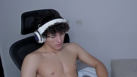 Laureent online show from October 2025 09:48:02 PM