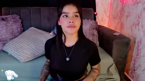 Snapshot of lauren_camila1 chatting on June 2026 04:02:01 AM Lau online show from June 2026 04:02:01 AM