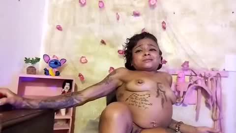 Snapshot of lauren_hills7069 chatting on January 2025 07:17:01 AM Lauren online show from January 2025 07:17:01 AM