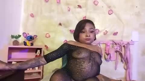 Snapshot of lauren_hills7069 chatting on January 2025 04:48:01 AM Lauren online show from January 2025 04:48:01 AM