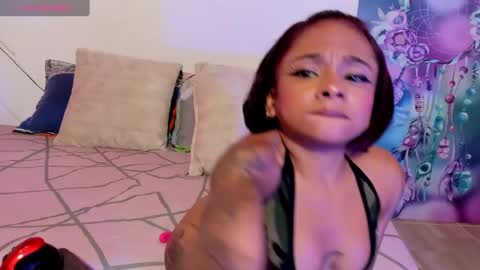 Snapshot of lauren_hills7069 chatting on March 2025 03:40:01 AM Lauren online show from March 2025 03:40:01 AM