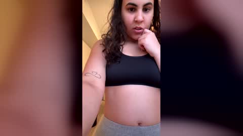 Snapshot of laurenivy chatting on April 2026 11:46:02 PM laurenivy online show from April 2026 11:46:02 PM