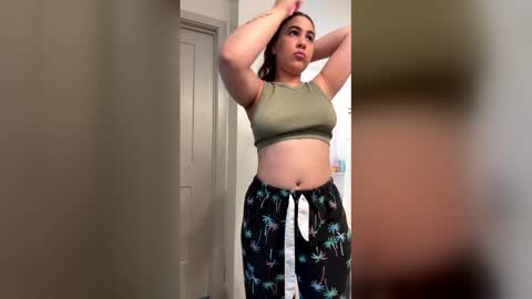 Snapshot of laurenivy chatting on April 2026 07:33:02 PM laurenivy online show from April 2026 07:33:02 PM