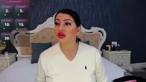 Snapshot of laurenjenssen chatting on December 2024 08:33:02 AM Laura online show from December 2024 08:33:02 AM