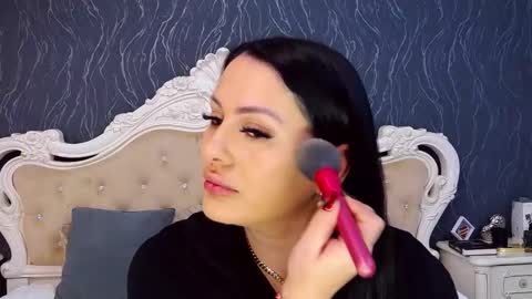 Laura online show from March 2026 03:41:02 PM