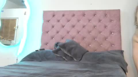 Snapshot of laurenlaine99 chatting on September 2025 02:49:01 AM laurenlaine online show from September 2025 02:49:01 AM