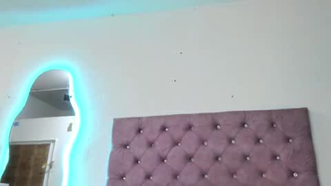 Snapshot of laurenlaine99 chatting on October 2025 02:18:01 AM laurenlaine online show from October 2025 02:18:01 AM