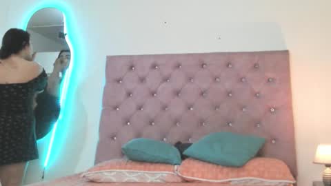 Snapshot of laurenlaine99 chatting on November 2025 02:21:02 PM laurenlaine online show from November 2025 02:21:02 PM