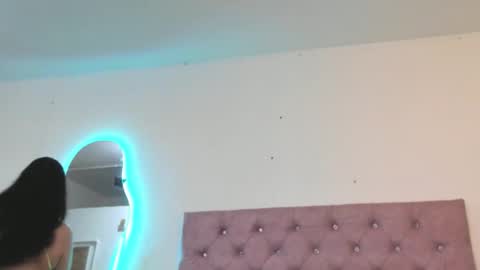 laurenlaine online show from December 2025 07:54:02 PM