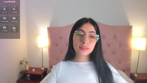 laurenn_smitth online show from February 2025 12:29:01 PM