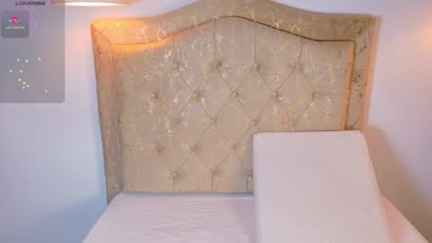 laurenn_smitth online show from April 2026 01:01:01 PM