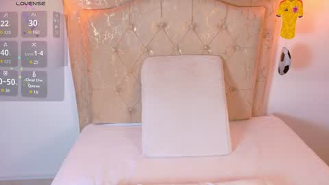 laurenn_smitth online show from July 2026 12:42:02 PM