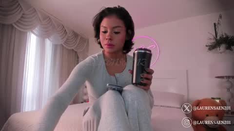 Lauren Saenz online show from March 2025 12:09:01 PM