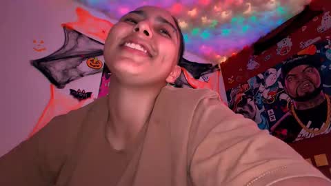 Snapshot of laurent0502 chatting on November 2025 09:06:02 PM Laurent online show from November 2025 09:06:02 PM