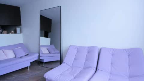 Lucie  online show from September 2025 03:35:01 PM